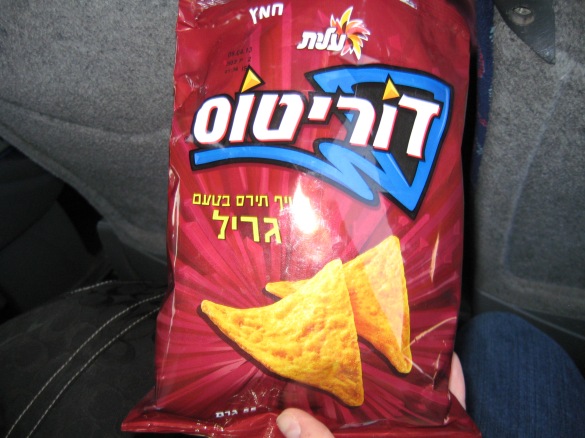 Yes, that does phonetically spell out "Doritos" in Hebrew.